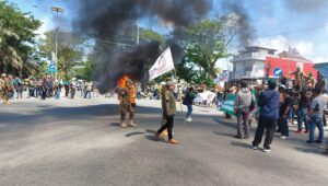 Gelar Aksi Demonstrasi, Gabungan Ormas Di Kota Balikpapan Desak Rocky Gerung Untuk Segera Di Tangkap