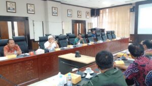 Komisi II DPRD Kaltim Menggelar RDP Bersama DPKH Kaltim