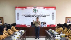Wakil Ketua DPRD Kaltim Seno Aji Berikan Kuliah Umum Kepada Mahasiswa FISIP Unmul