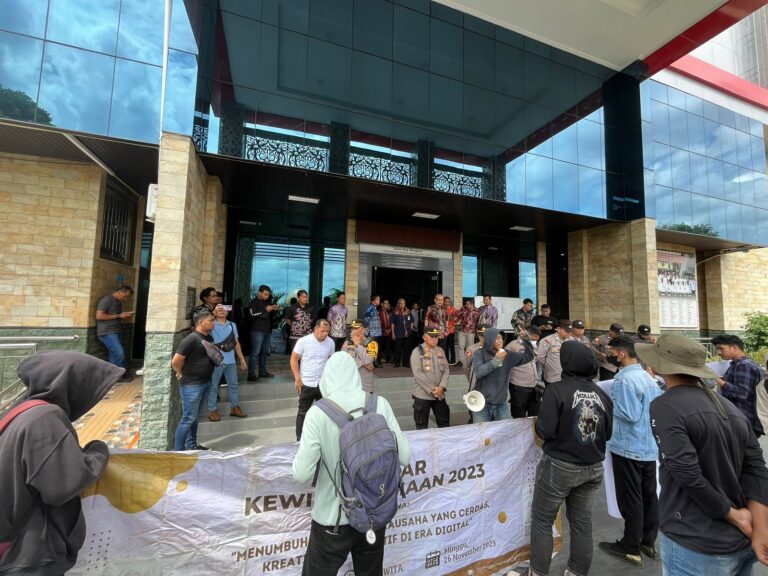 Pertanyakan Pembebasan Kasus Terpidana Korupsi, Sejumlah Mahasiswa Geruduk Kantor Pengadilan Tinggi