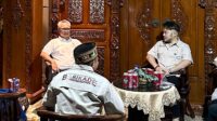 BARIKADE ‘BESUTAN SYAHARIE JAANG’ TANTANG RUDI MAS’UD DEBAT TERBUKA