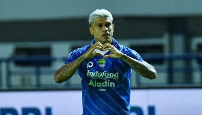 Persib Bandung Gilas Madura United 3 – 0 Tanpa Balas
