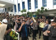 Geruduk Pelindo IV, Ratusan Massa Aksi Meminta Transparansi Pengelolan dan Pemanduan Jembatan Di Sepanjang Sungai Mahakam