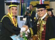 Hasanuddin Mas’ud Sandang Gelar Doktor, Wisuda Unmul 2025 Jadi Panggung Para Pemimpin